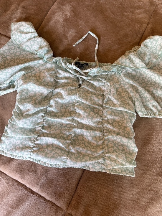 Mm Mm Mm Tops - Ditsy Floral Smocked Crop Top in Mint